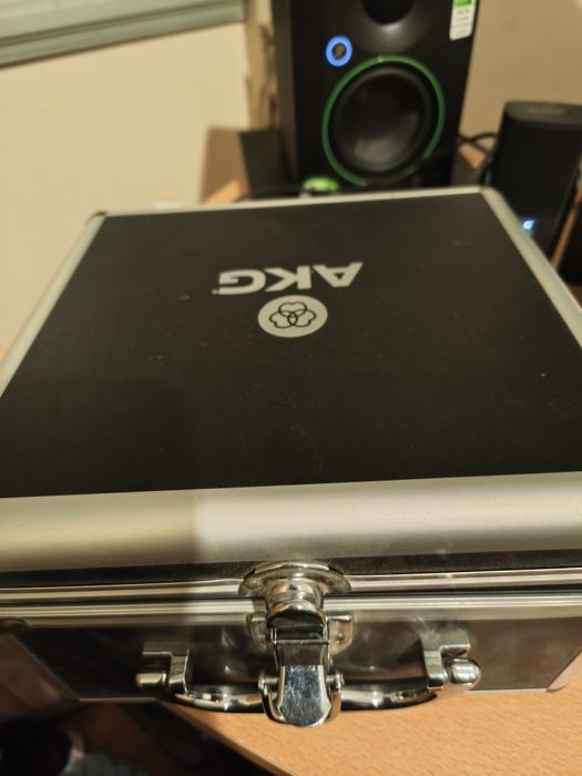 AKG P 220 pouco usado
