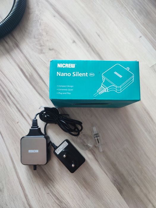 Mini pompa powietrza NICREW Nano Silent do akwarium, przeznaczona do n