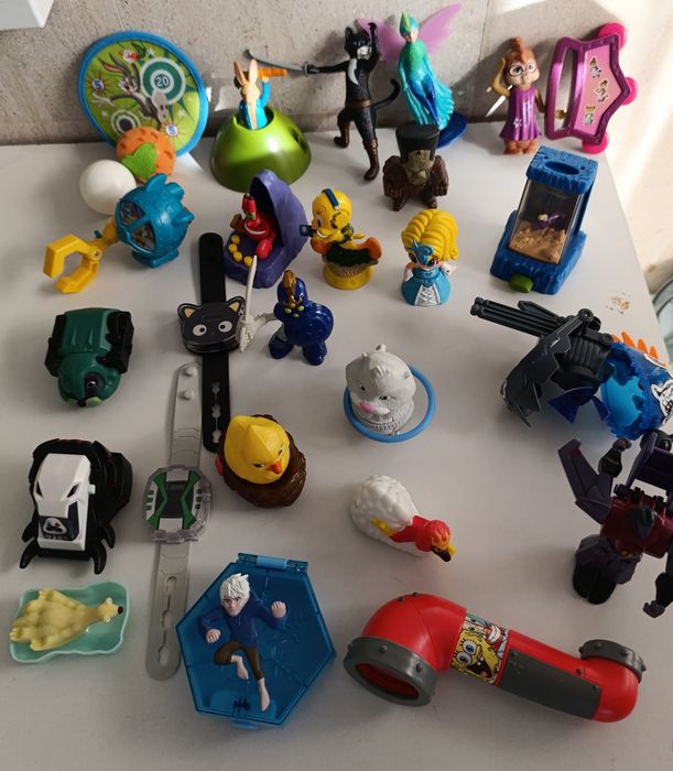 bonecos de várias coleções