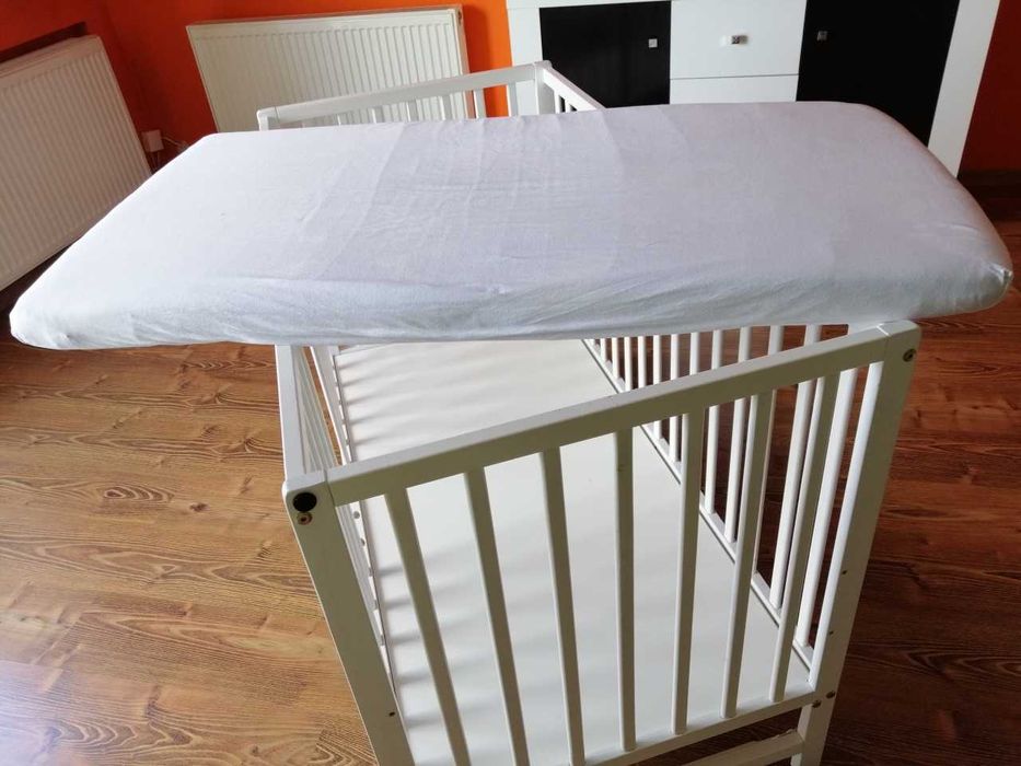 Łóżeczko białe w dobrym stanie