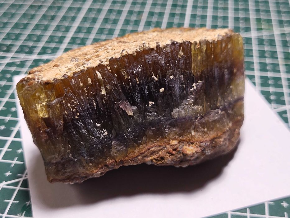Fluoryt żółty, miodowy, surowy, Namibia