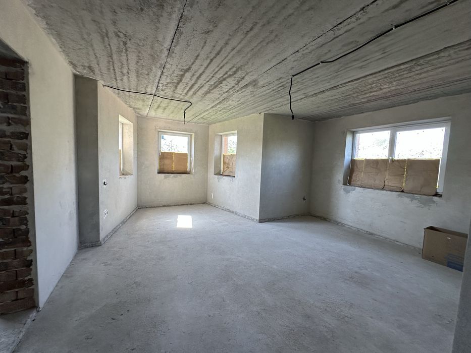 Продам особняк вул. Коновальця з балконами та гаражем площа 170м2