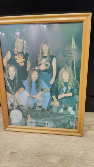 Quadros antigos com fotos dos Metallica  e Iron Mainden