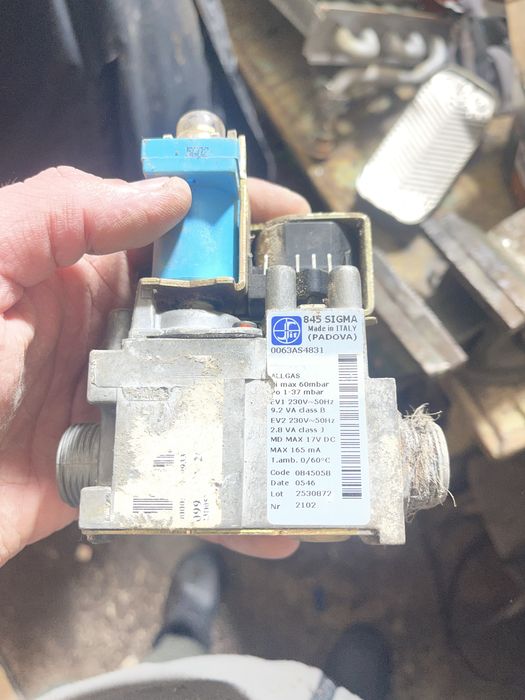 Запчастини до котла ariston uno 24