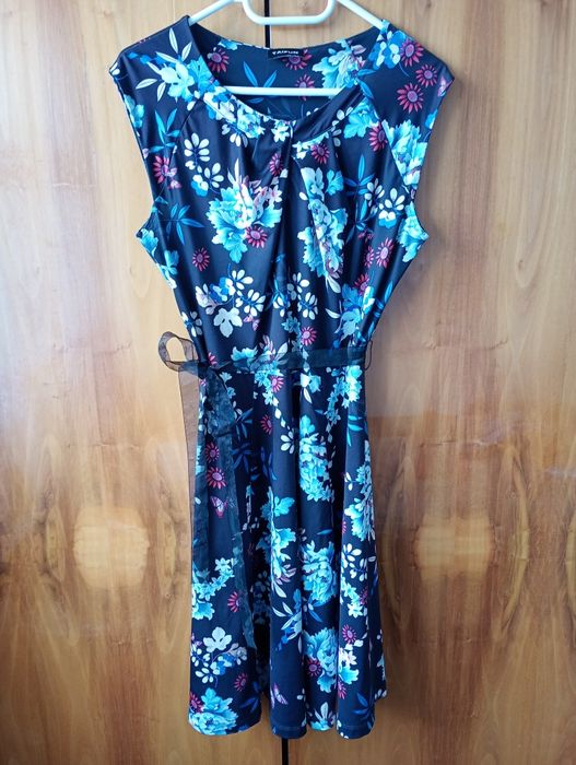 Sukienka w kwiaty L 40