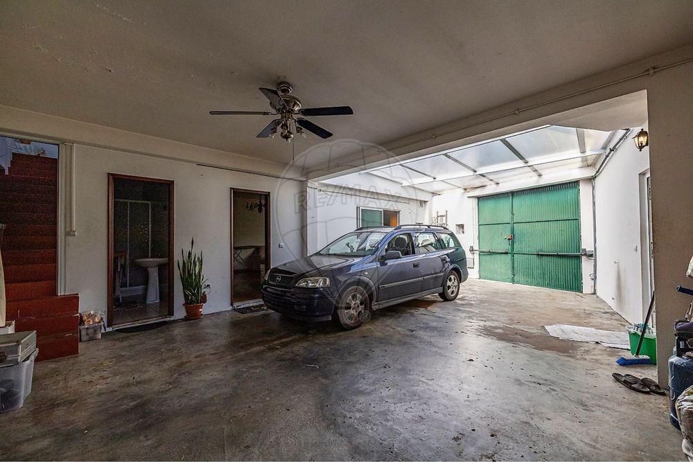 Moradia com Duas Casas Independentes – Oportunidade Imperdível!