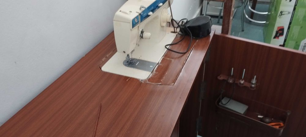 Maquina costura manual e eletrica