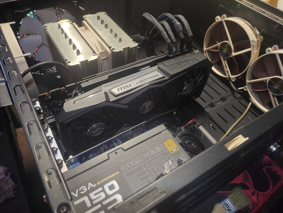 > Рідкісна відеокарта > GTX 1080ti > MSI Lightning < 11GB {_обслуговувалась на стрімах_} фото/відео є