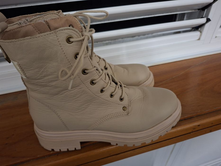 Botas bege nr. 38