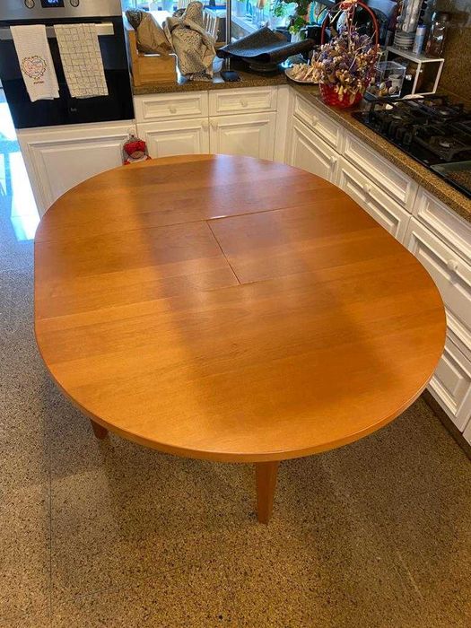 Mesa extensível de madeira