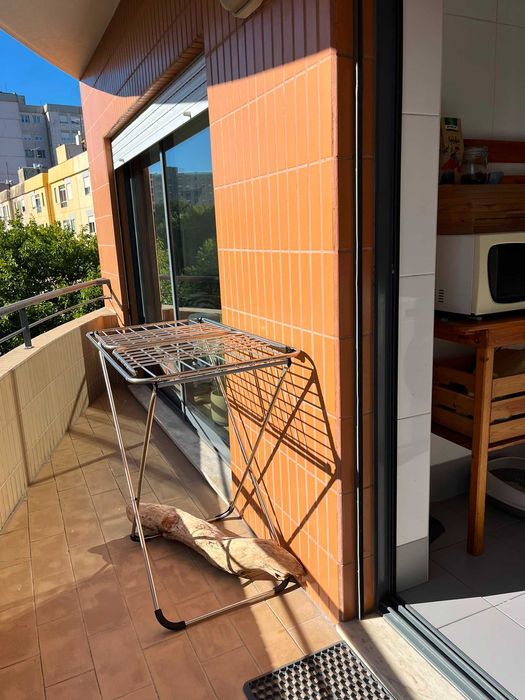 Condomínio Terraços da Arrábida -Apartamento 2 assoalhadas com Garagem - Permite apoio á renda - Porta 65