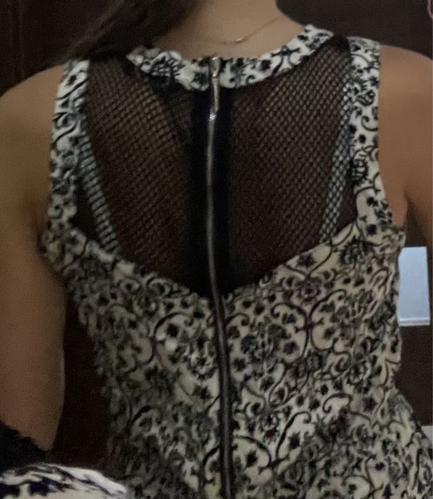 Kombinezon bialy z czarnymi elementami