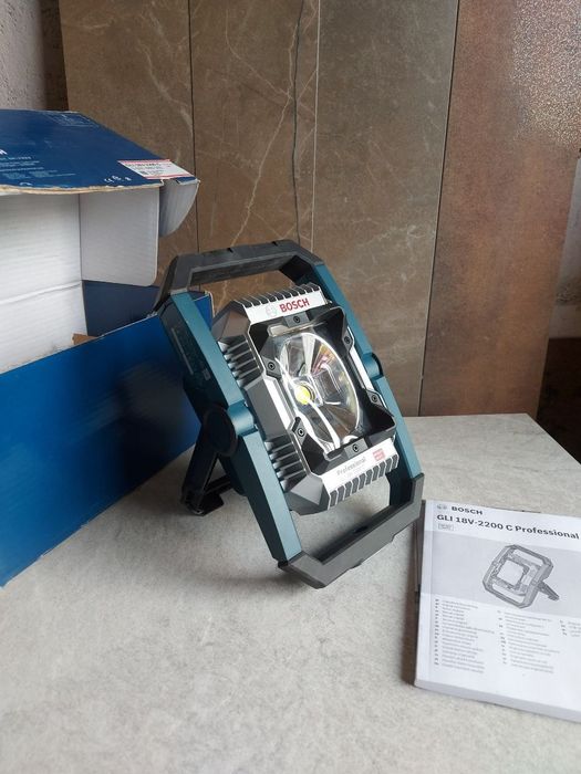 Продам фонарь строительный бош Bosch gli 18v 2200c
