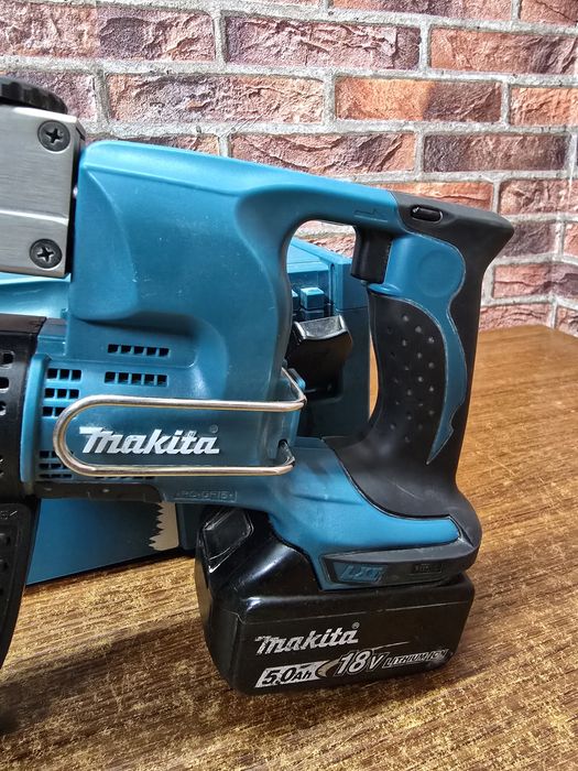 Makita DFR550 wkrętarka z magazynkiem + 2 x Aku