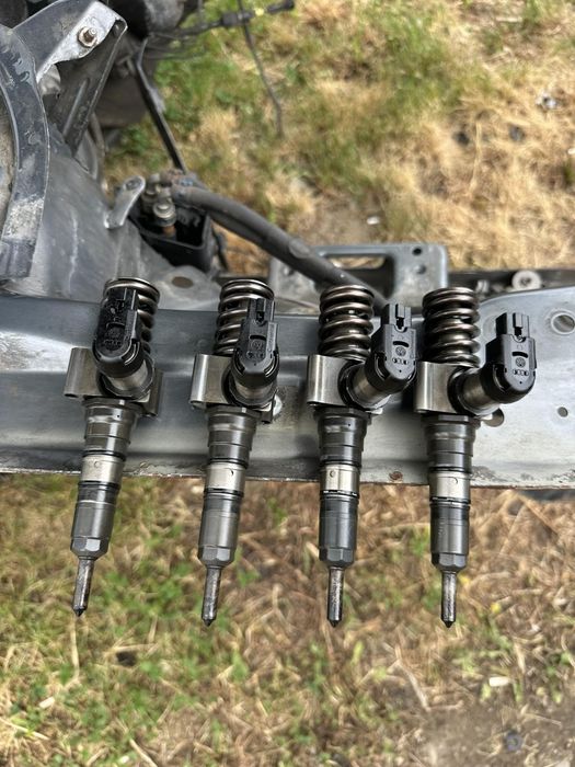 Насос форсунка Volkswagen Passat B6, Touran, Golf 5 2.0 ТDI, 125 кВт BMR, BMN