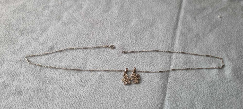 Fio prata com medalha