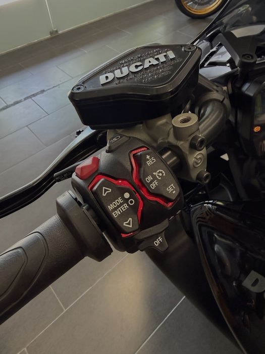 Ducati Diavel V4