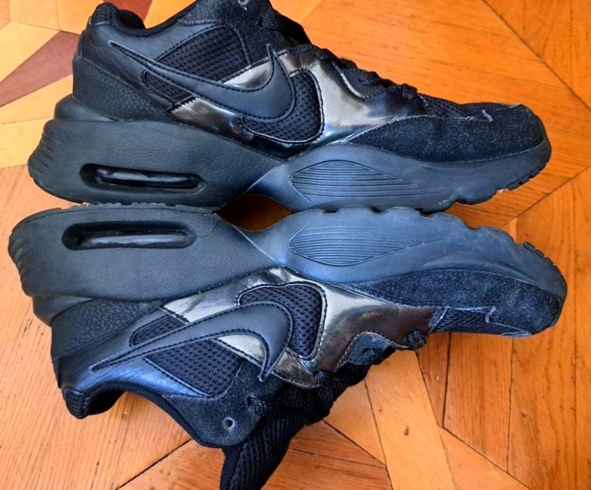 Продам фірмові оригінальні кросівки Nike Air Max Fusion.
