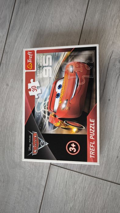 Puzzle z bajki auta mcqueen