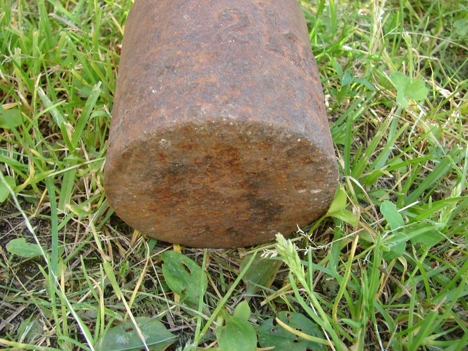 Stary odważnik ciężarek 2kg żeliwny