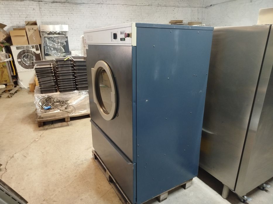 Сушильна промислова професійна машина Miele на 22 кг.