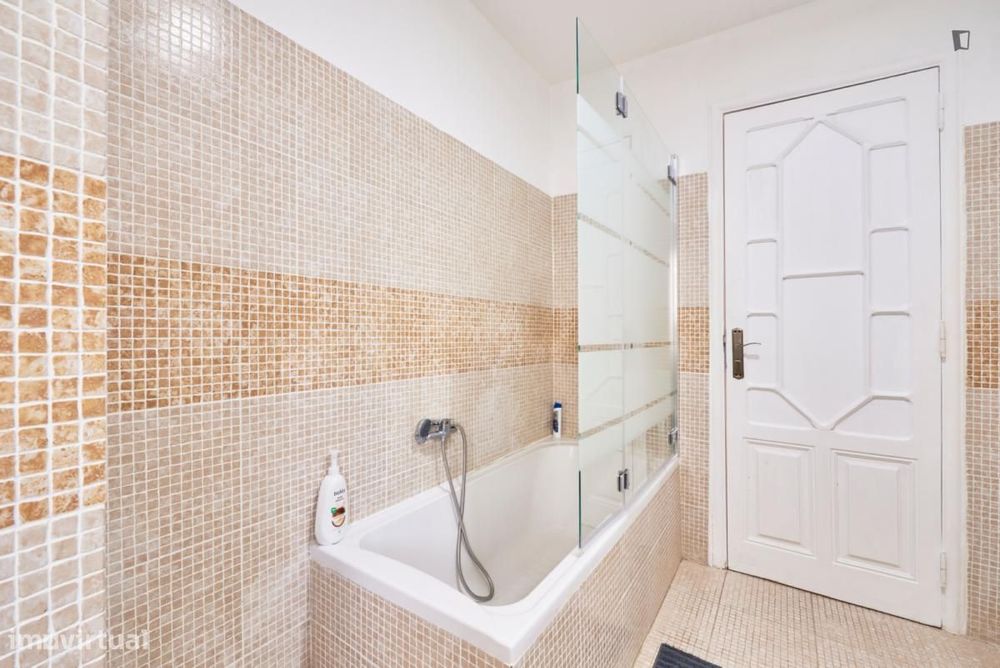 Quarto - localizado em Entrecampos Lisbon