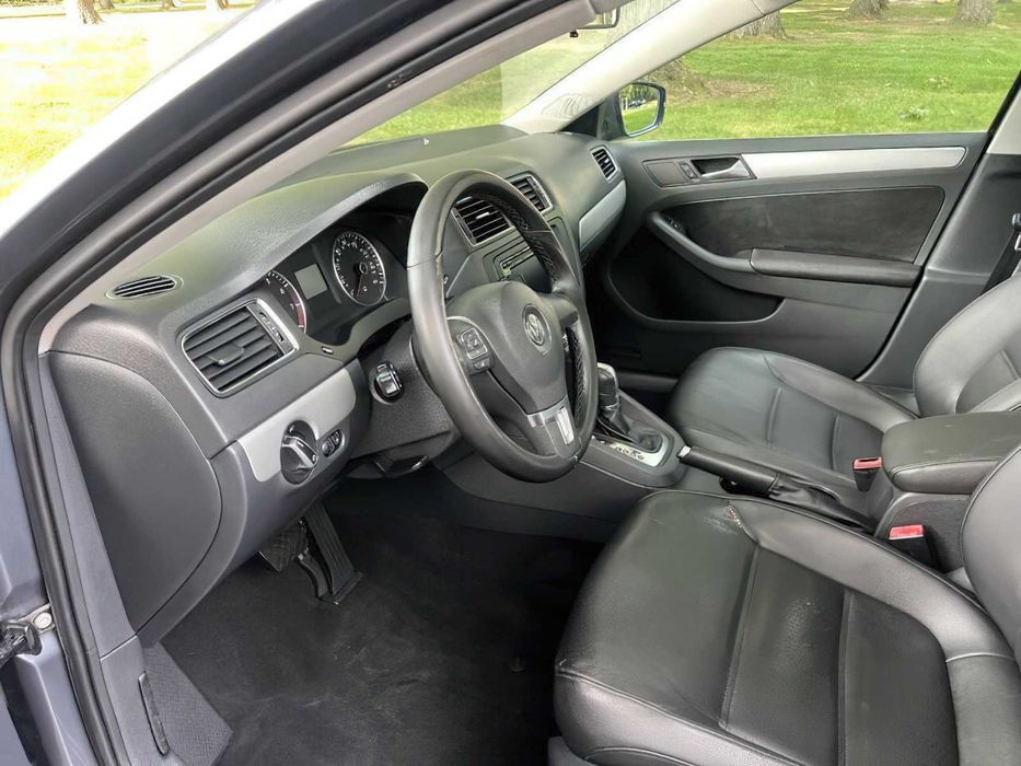 Volkswagen Jetta      2013