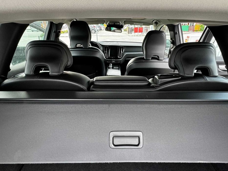 Volvo XC60 T8 Plug-in Hybrid AWD AWD Momentum Plus 2019 – Full Extras