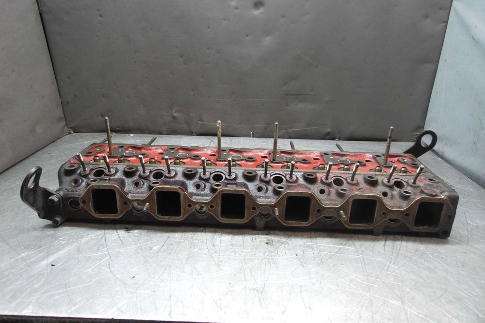 Głowica silnika Isuzu A-6BG1 TQB. Cylinder head Isuzu