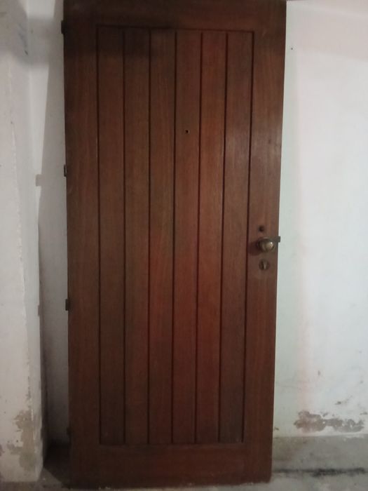Porta de exterior em madeira