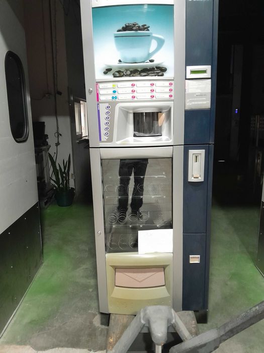 Maquna de vending combinada