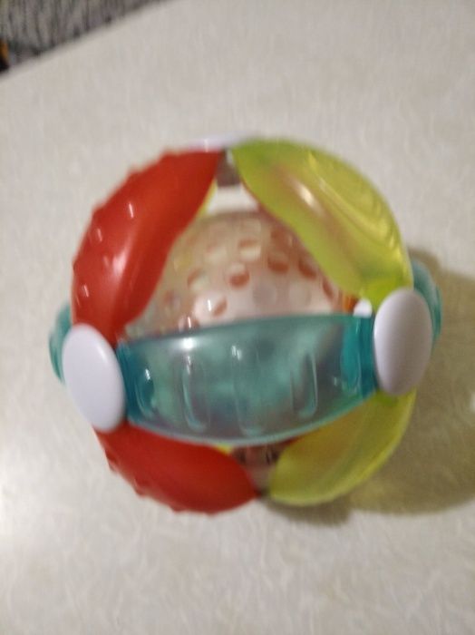 мяч на батарейке,паук,братья акробаты,детская рогатка,вагоны с рельсам