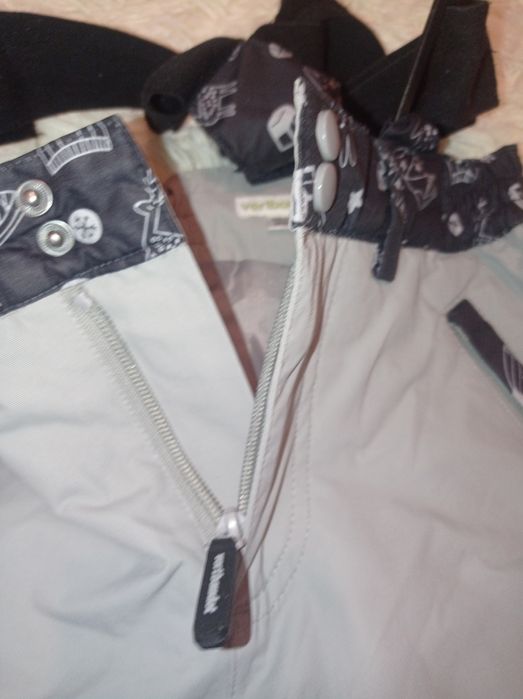 Сірий напівкомбінезон на весну, на дитину 4-5 років