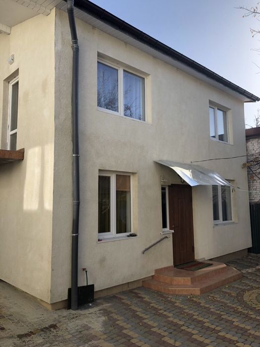 Двохповерховий особняк подобово