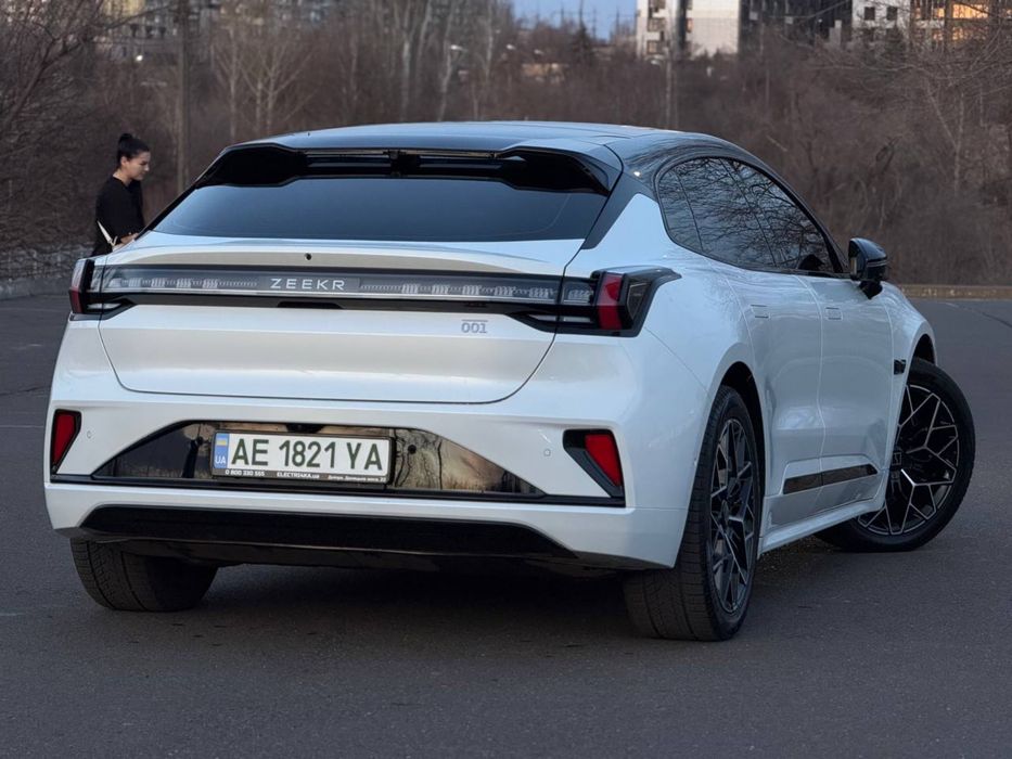 Zeekr 001 2024 стильный электрокар