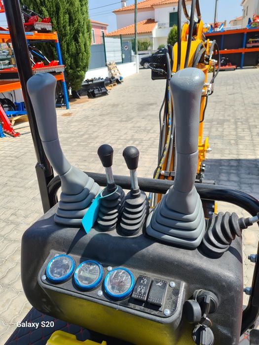 Mini Escavadora TRS HT12 – Promoção Final de Ano – 3 Baldes Incluídos