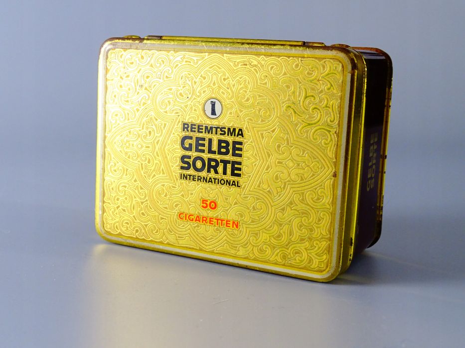 gelbe sorte stara metalowa puszka po papierosach