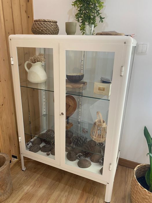 Móvel vitrine em alumínio branco