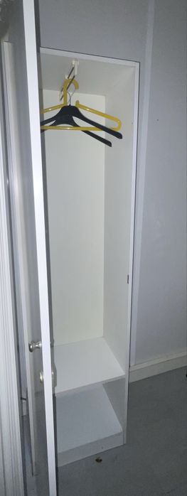 Armario roupeiro estreito