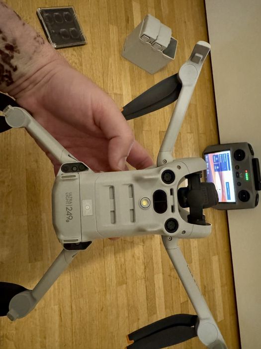 REZERWACJA - Dron DJI Mini 4 Pro Fly More Combo + filtry ND - Jak nowy