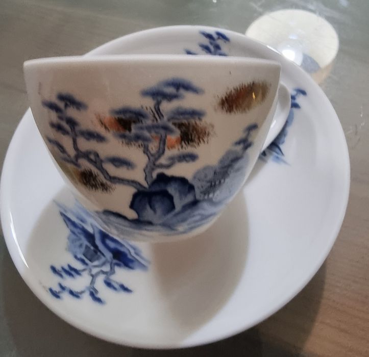 Várias chávenas marcas antigas conhecidas