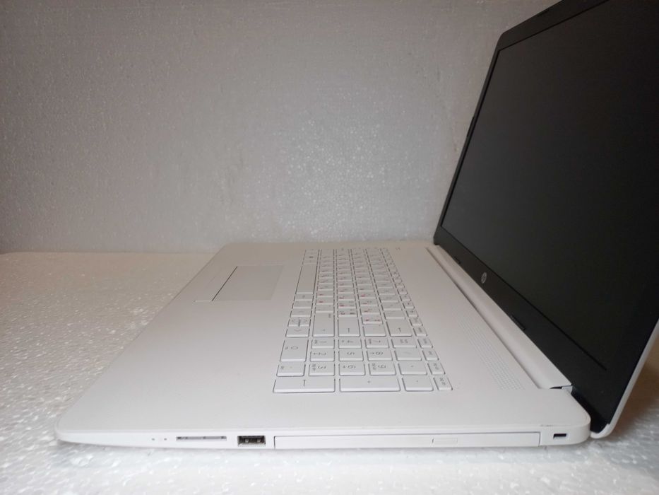 17.3" Экран!! БОЛЬШОЙ СВЕЖАК!!  HP Laptop 17  / Мощный проц 9" го покол/ Всего 1" год!!