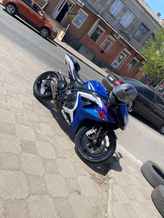 Продам SUZUKI GSX-R750