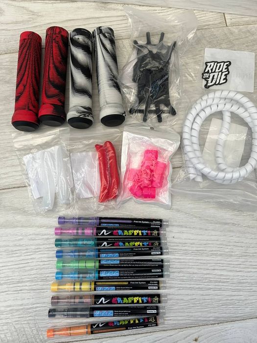 Лот нових аксесуарів для електросамоката