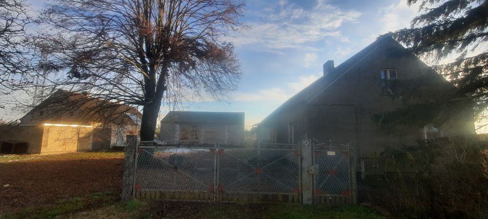 Sprzedam dom z budynkami gospodarczymi