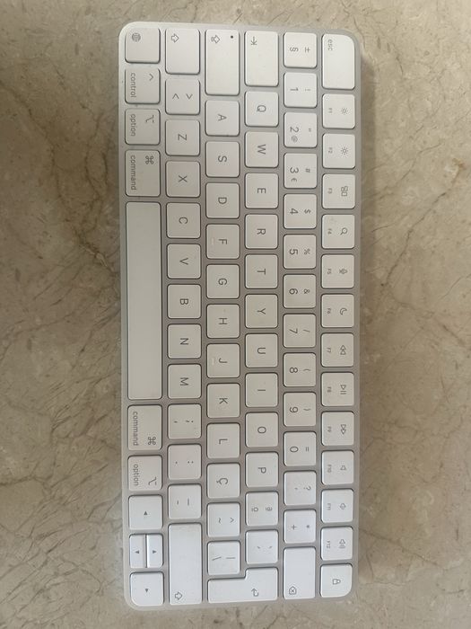 Teclado Apple Magic Keyboard461669242022154241