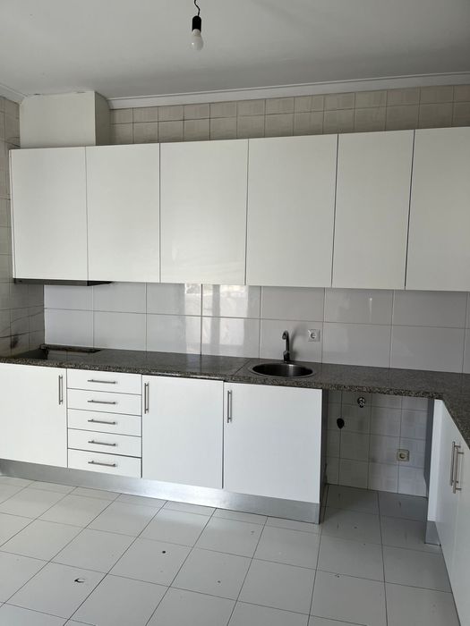 Apartamento T2, sito no lugar das Neves, Vila de Punhe