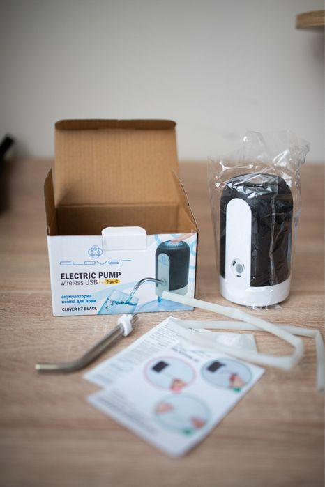 Помпа для води акамуляторна чорна Clover