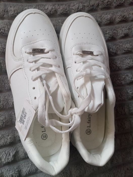 женские кроссовки