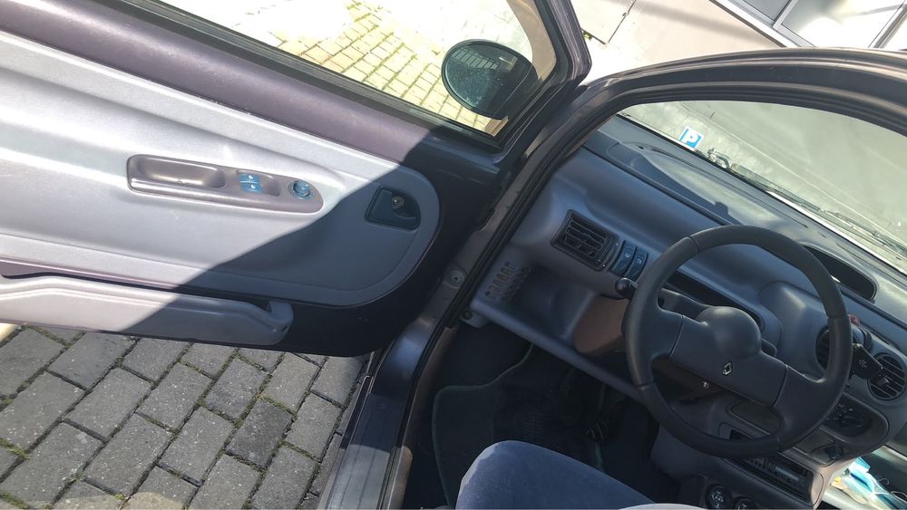 Renault Twingo 1995 – semi automático, Motor Bom, bom de mecânica, carro super econômico – 120.000 km – Para Reparação